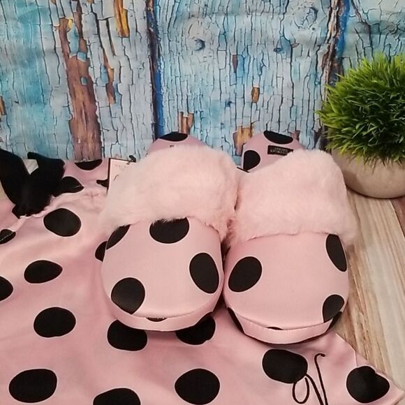 VICTORIA'S Secret 2piece Satin Spa slipper set NEW - Picture 3 of 8